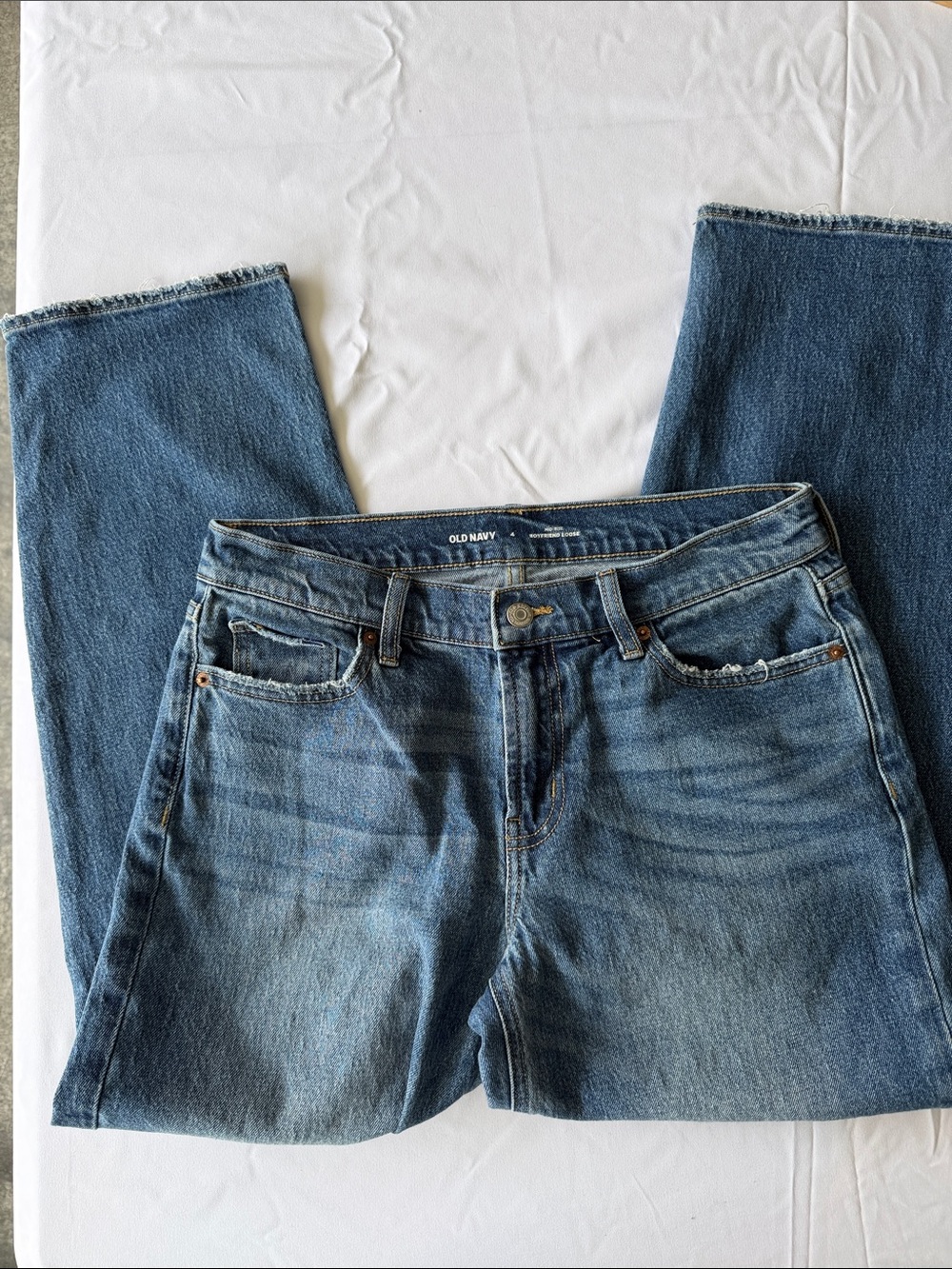 Old Navy distressed boyfriend jeans size 4